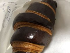 巧克力羊角面包-巴黎贝甜(常德路店)