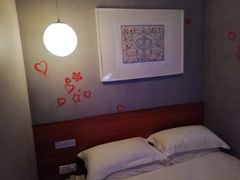 -卡罗酒店(东门晒布地铁站店)