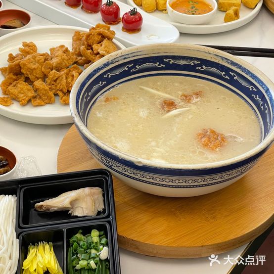 新世界·过桥米线宴