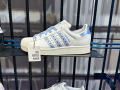 -adidas(滔搏朝阳大悦城店)