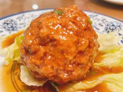 鸭蛋黄狮子头-春水锅贴·传统鲁菜(大明湖店)