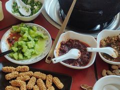 -鲁朗纳麦石锅鸡庄园