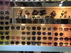 -三叶眼镜城批发市场(上海火车站店)