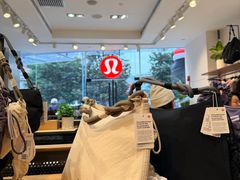 -lululemon(上海浦东IFC店)
