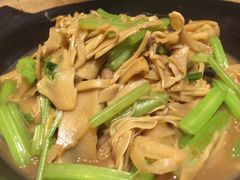 -泉畔人家·老济南经典鲁菜(大明湖店)
