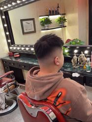 -东方先生国潮男士理发馆