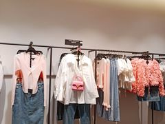 -URBAN REVIVO(高德置地广场·春广场店)