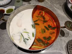 冬阴功汤椰奶双拼锅-四面泰(万象城店)