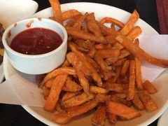 -WOLFGANG PUCK KITCHEN & BAR(迪士尼小镇店)