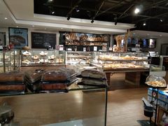 面包甜点陈列柜-欧式面包坊(青岛万象城店)