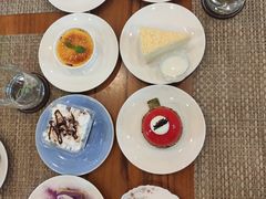 -Chom Cafe and Restaurant