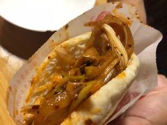 锅魁夹耳片-洞子口张老二凉粉(文殊院店)