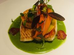 香煎比目鱼和斑节虾配奶油青酱烩龙虾饺子-蝶舍·MAISON PAPILLON