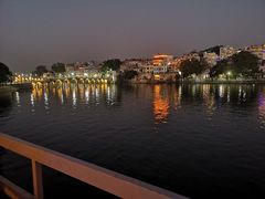 -Lake Shore Hotel & Restaurant