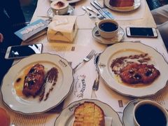 -Majestic Café