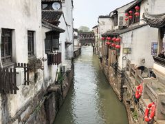 -艺漫酒店(苏州寒山寺狮山路地铁站店)
