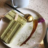 店里的唱片机和胶片相机也是真家伙，满满的复古感