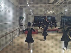 -炫艺舞蹈培训中心(枫尚奥特莱斯店)