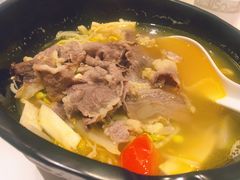酸汤浸肥牛-国际青年会议酒店-苏莱斯餐厅