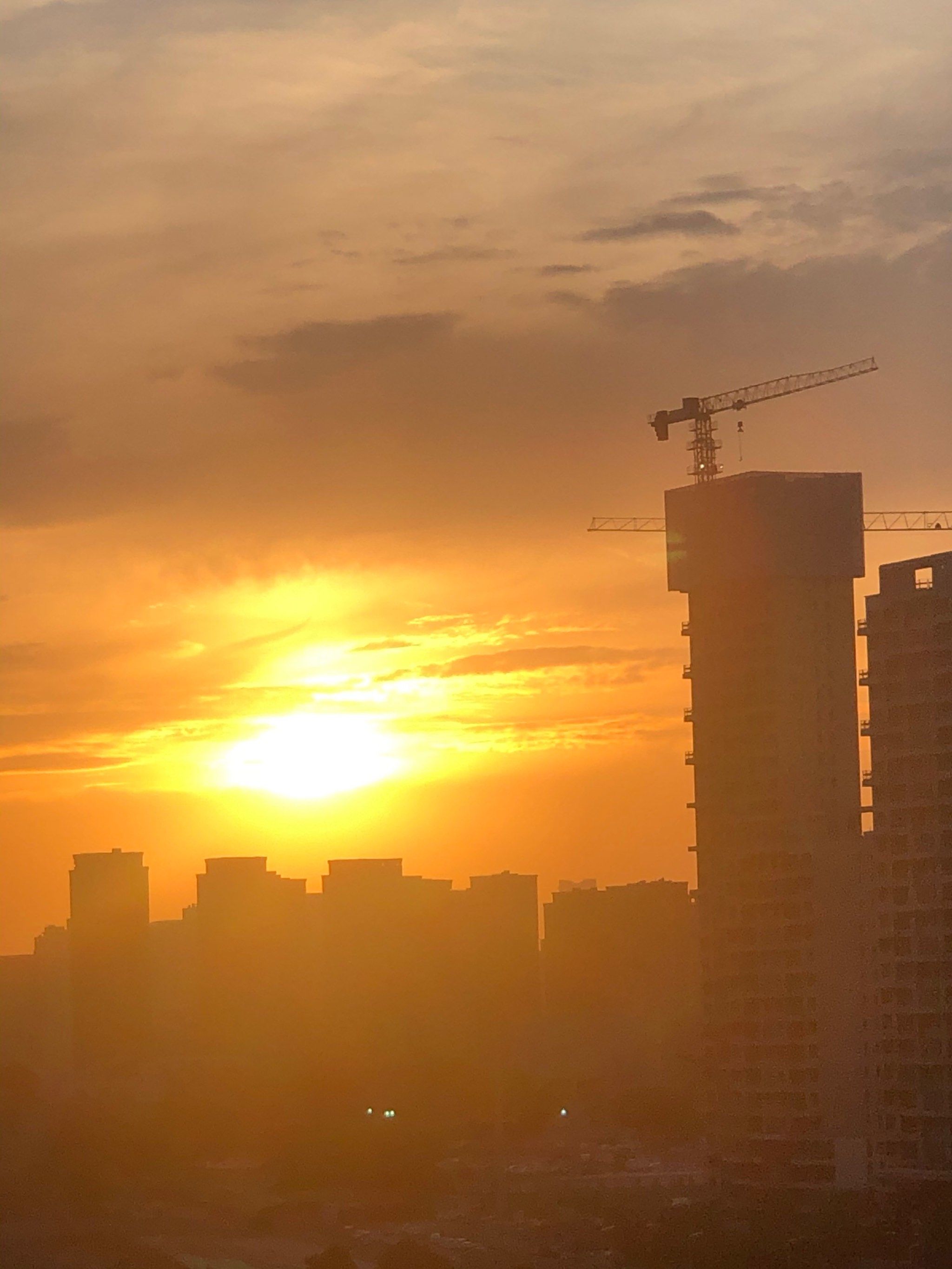 窗台拍到的夕阳