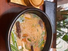 -银米·云南传统过桥米线(双廊黑金冠店)