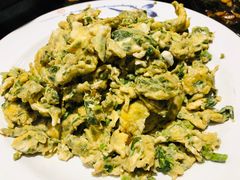 鸡蛋炒香椿-海派美食·家宴海鲜青岛菜·石锅鲽鱼头(东方城店)