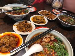 -爆炸头阿姨小四川正宗川味小吃(无任何分店)