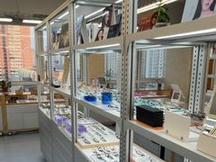 -无奔眼镜·蔡司·依视路授权店(朝阳大悦城店)