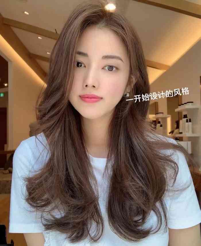 跟理发师说了我的想法,不想要很卷那种,比较喜欢慵懒的大卷,日程不用