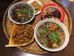 -爆炸头阿姨小四川正宗川味小吃(无任何分店)