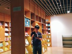-新华文创·光的空间