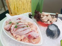 鸡肉-洪氏嗨捞·广东猪肚鸡·椰子鸡火锅(西咸万象城店)