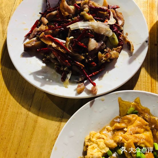 老尹地摊特色菜、烧(富良商城店)