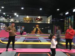 -嘿哟动霸CHUA·新潮玩运动娱乐中心·蹦床滑冰团建乐园