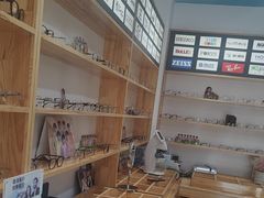 -豪门视光·星趣控·蔡司依视路眼镜代理商(中央大街店)