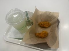 -麦当劳(上海虹桥站30B检票口楼上)