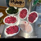吃的很开胃。牛肉份量比较小，两个人点了四份