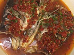 洞庭剁椒蒸鱼头-巴陵全鱼席(湖南老字号汴河街店 )