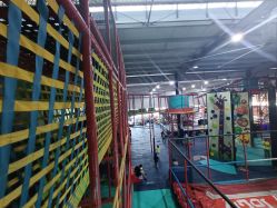 -趣玩空间蹦床乐园(临平旗舰店)