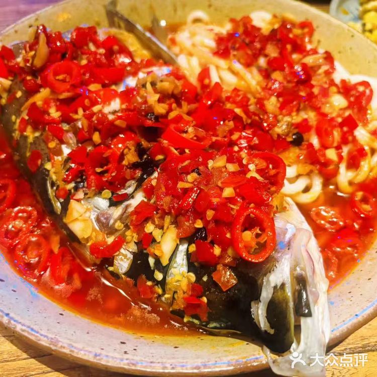 暖色灯笼下品味人生