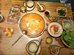 -野山舂·贵州现舂酸汤火锅(鸿通城店)