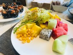 第二盘生菜沙拉和水果-北京王府井希尔顿酒店·万斯阁西餐厅