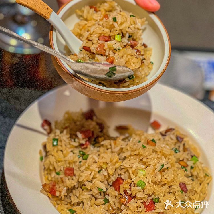 在深圳，首家野生菌石锅土鸡，一口鲜掉牙❗️