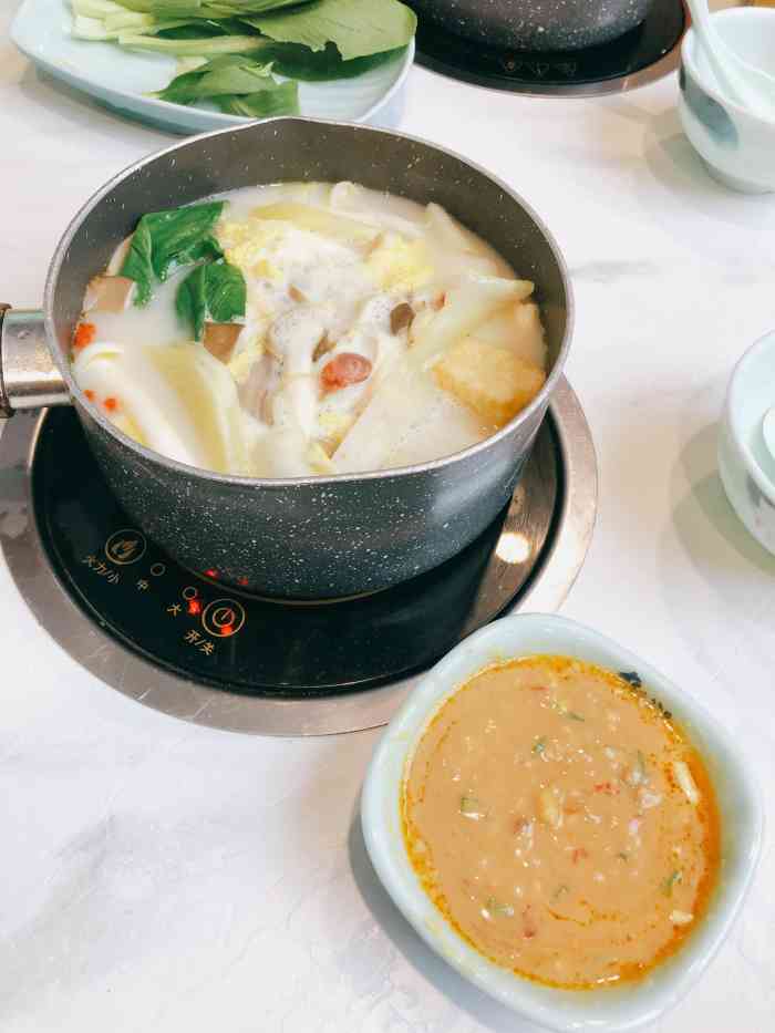 九优潮汕猪肚鸡汤饭(太奥广场店)-"在附近拍照到晚上9点多,饿到不行