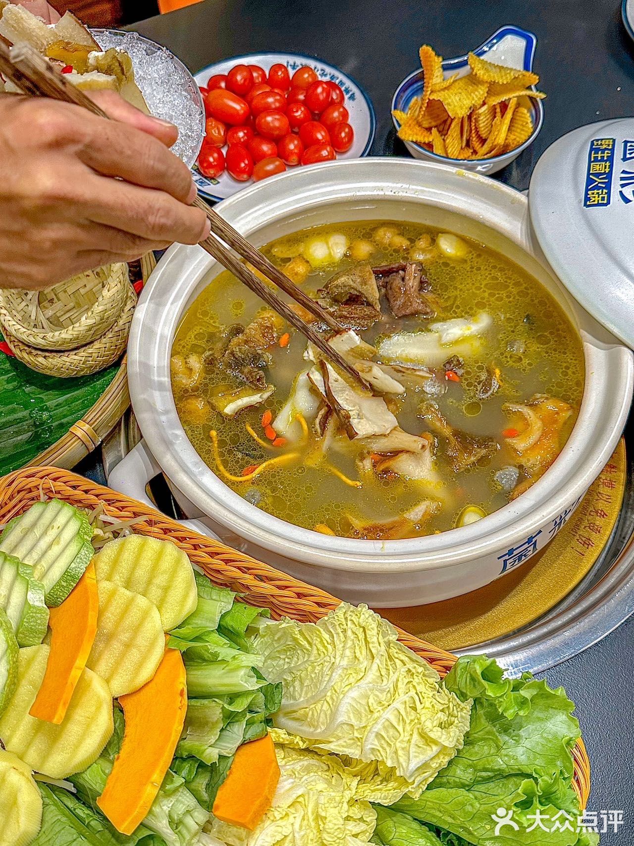 不开玩笑…昆明的冬天吃菌汤真的暖乎乎！ 