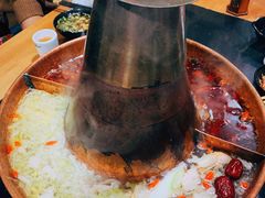 -果松木炭酸菜铜火锅·外婆参鸡汤