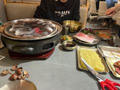 -围炉肉舍•炭烤活鳗•丹东海鲜烤肉(步行街店)