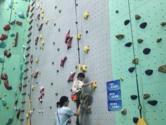 -蓝天攀岩-青少年训练(罗湖益田假日广场店)