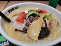 -蒙自源米线大王(东站店)