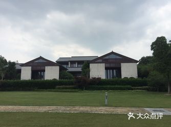 后面就是云杉湖公园环阳澄湖边建了一个环湖步道